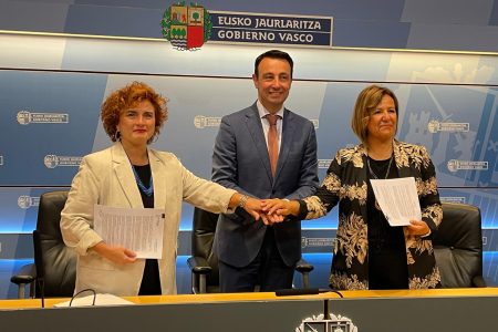 KONFEKOOP y CONFEBASK firman el acuerdo de entrada de KONFEKOOP en el Consejo de Administración de Lanbide