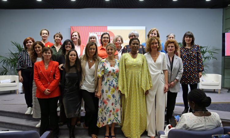 Rosa Lavin eta Leire Mugerza Madrilen izan dira Gizarte Ekonomiako emakume liderren topaketa batean